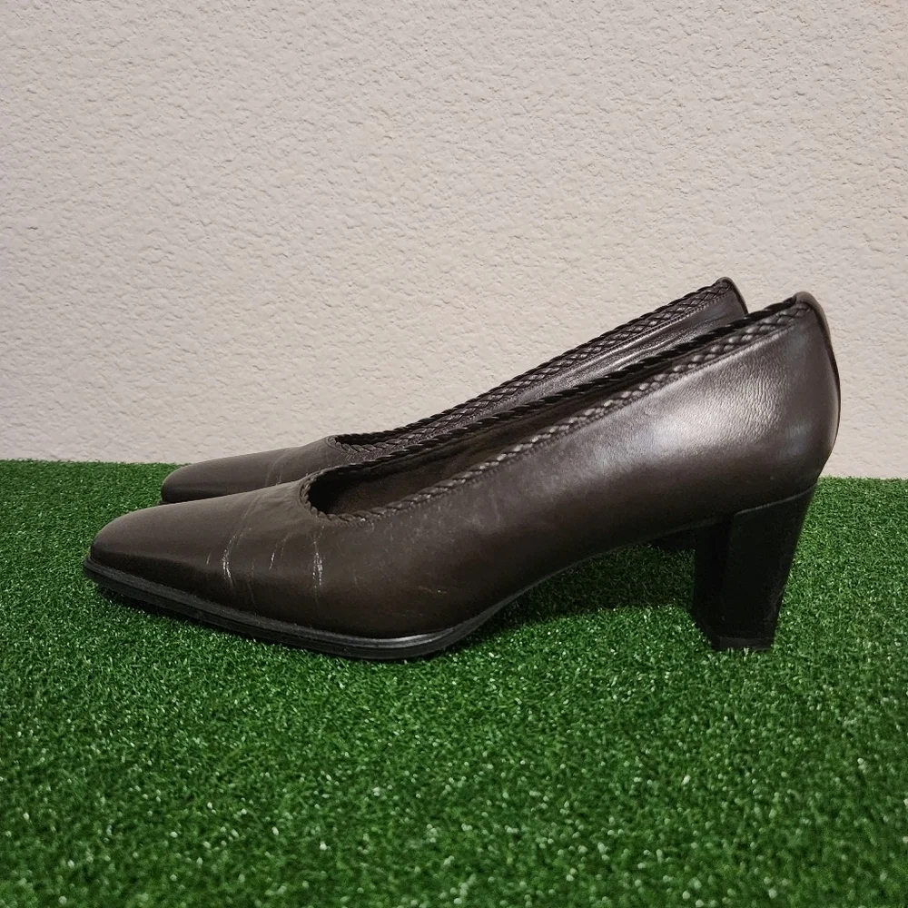 Stuart Weitzman Women’s Square Toe Block Heel Brown size 8.5AA Narrow Fit